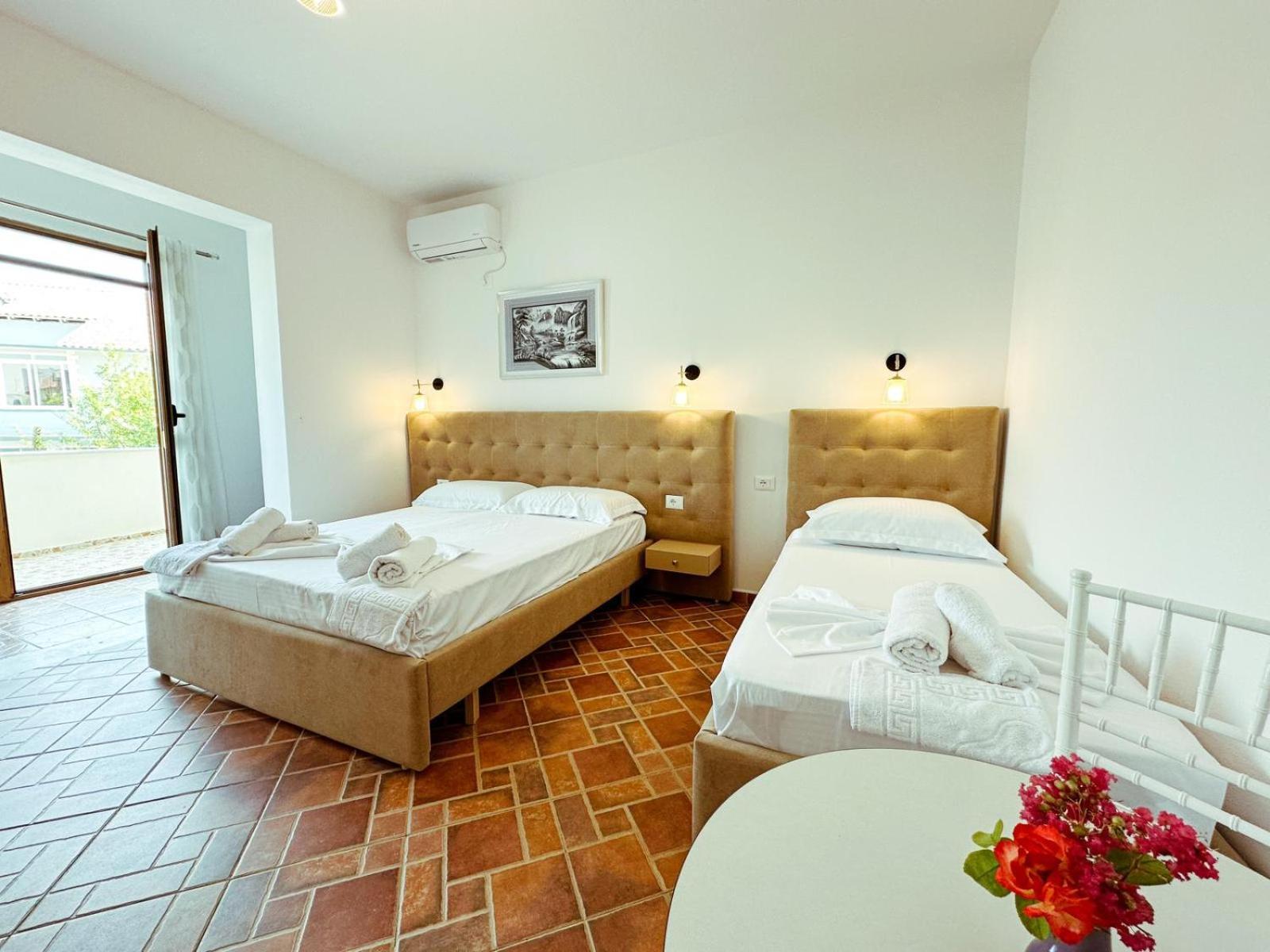 Vizion Hotel Shkoder Exterior photo